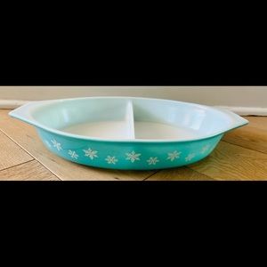 Vintage Pyrex Turquoise Snowflake Divided 1-1/2 Quart Casserole Dish